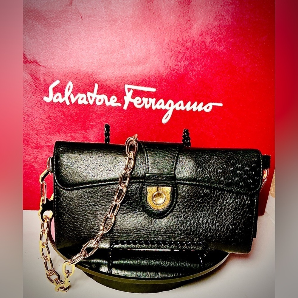 Salvatore Ferragamo Vintage Wallet – Iconic Gancini Design - Picture 14 of 14